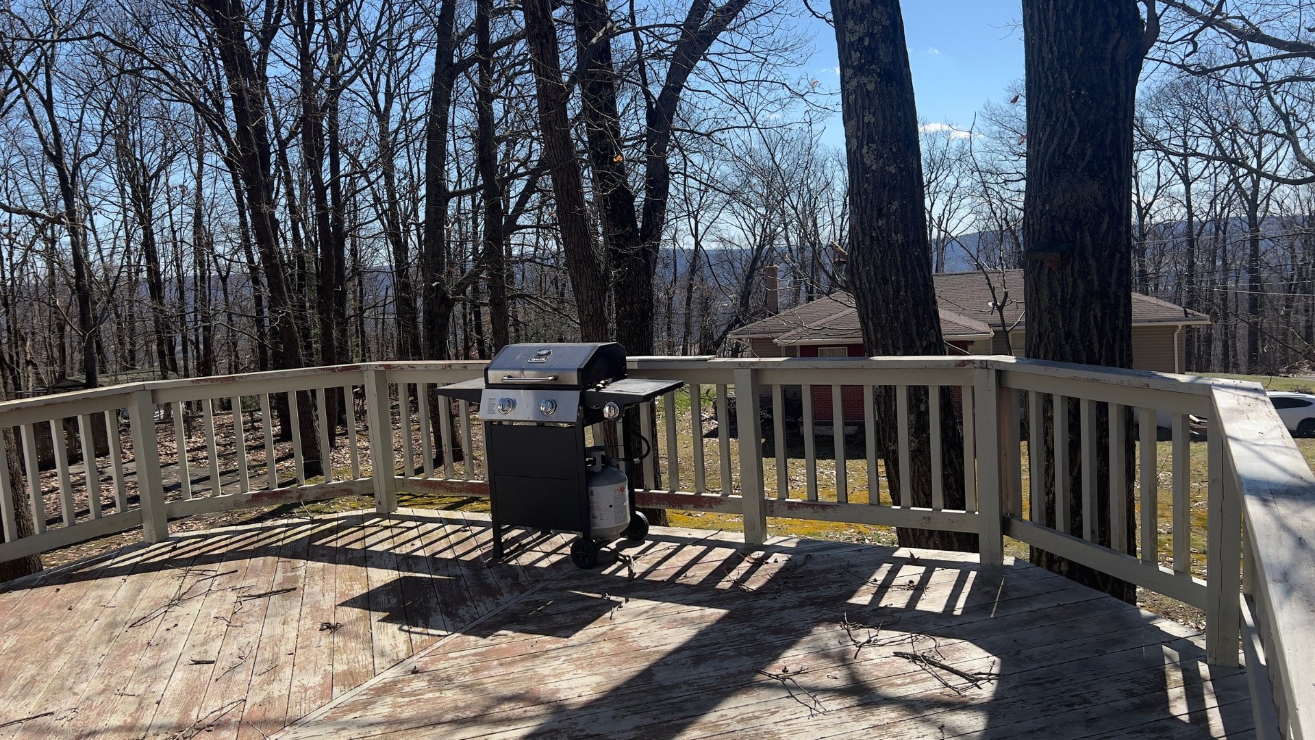3 Beds 1.5 bath Office spaceFireplaceNearly 1 acre 10